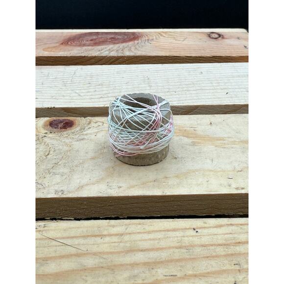 Vintage Tin with 15 Spools of Thread – Sewing Collectible - Picture 9 of 10